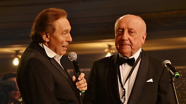 Karel Gott a Felix Slovek v Lucern na oslav 70. narozeniny saxofonisty (22. kvtna 2013)