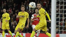 Gabriel Martinelli z Arsenalu ikovn stílí svj druhý gól do sít Lutychu.