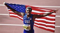 Američan Noah Lyles slaví titul mistra světa v běhu na 200 metrů.