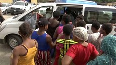 Thotné nigerijské eny, které policie osvobodila ze zajetí. (30. záí 2019)
