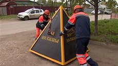 Na dluníky v ruské Samae upozorují ernoluté pyramidy. Váí tunu, samy...
