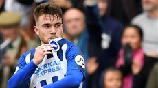 Aaron Connolly z Brightonu se raduje z gólu do sít� Tottenhamu.
