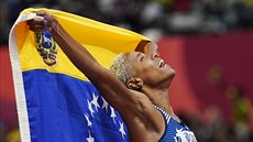 Venezuelanka Yulimar Rojasová se raduje z vítězství v trojskoku na mistrovství...