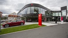 První eský showroom automobilky Tesla je v praských Vysoanech.