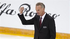 Zahajovací buly pražského zápasu NHL mezi Philadelphií a Chicagem přichází...