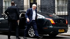 Britský premiér Boris Johnson opoutí Downing Street v Londýn. (3. íjna 2019)