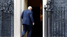 Britský premiér Boris Johnson opoutí Downing Street v Londýn. (3.íjna 2019)