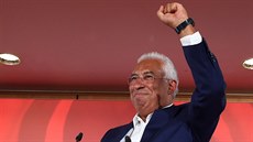 Portugalský premiér a zástupce vít�zné Socialistické strany (PS) António Costa...