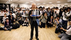 Akira Joširo na tiskové konferenci po oznámení Nobeloveých cen 9. října 2019 s...