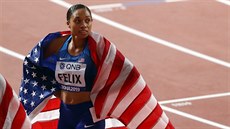 Allyson Felixová po triumfu ve smí�ené �tafet� na mistrovství sv�ta v Dauhá.