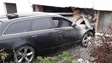 Havarované auto v Jihomoravském kraji (9.10.2019)
