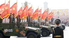 Čína slaví 70. výročí založení masivní vojenskou přehlídkou. (1.10.2019)