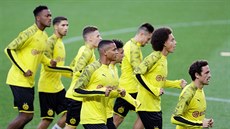 Fotbalisté Dortmundu na p�edzápasovém tréninku v pra�ském Edenu