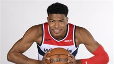 Rui Haimura z Washington Wizards pózuje fotografm.