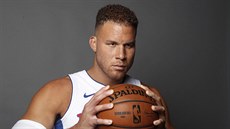 Blake Griffin z Detroit Pistons pózuje fotografm.