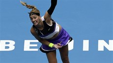 Petra Kvitová servíruje ve tvrtfinále turnaje v Pekingu