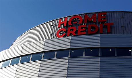 Logo úvrové spolenosti Home Credit na budov zimního stadionu v Liberci