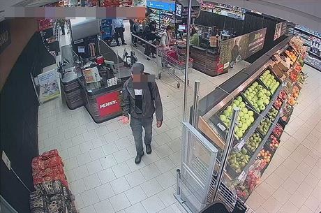 Praská policie hledá mue, který kradl v supermarketech pistácie. (10. záí...
