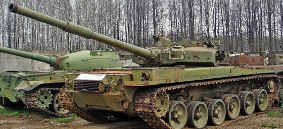 Tank Objekt 187 (v je otoena dozadu). Tetí prototyp s nejvýkonnjím...