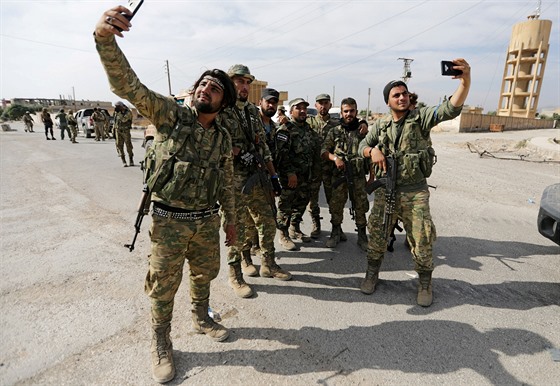 Vojáci Turky podporované Svobodné syrské armády (FSA). (14. íjna 2019)