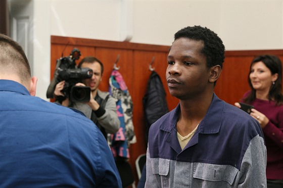Obalovaný Abdallah Ibrahim Diallo ped Okresním soudem v Litomicích (17....