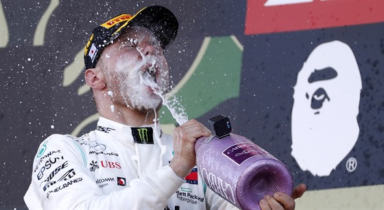 Valtteri Bottas si uívá triumf ve Velké cen Japonska formule 1.