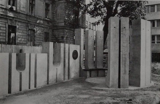 Památník věnovaný světoznámému architektovi Adolfu Loosovi stával až do roku...