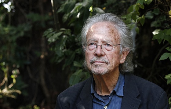 Rakouský spisovatel Peter Handke obdrel Nobelovu cenu za literaturu za rok...