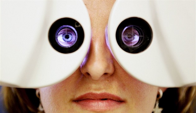 Na vyšetření očí čekají někteří lidé i pět měsíců, lékařů je však prý dost