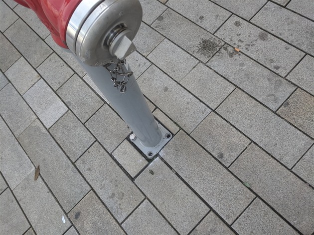 Zásobovai vyvrácený hydrant na tíd Míru postavili nazpt. Zejm se...