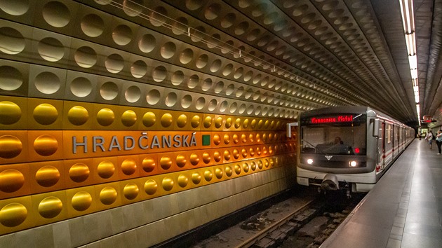 Stanice metra Hradanská