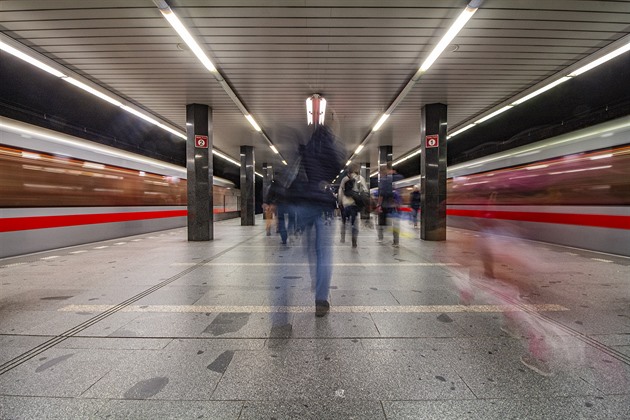 Cestující v metru čeká výluka na linkách A a C, bude se opravovat trať