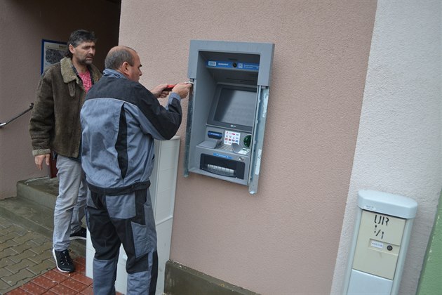 V Brandýse nad Orlicí mají nový bankomat.