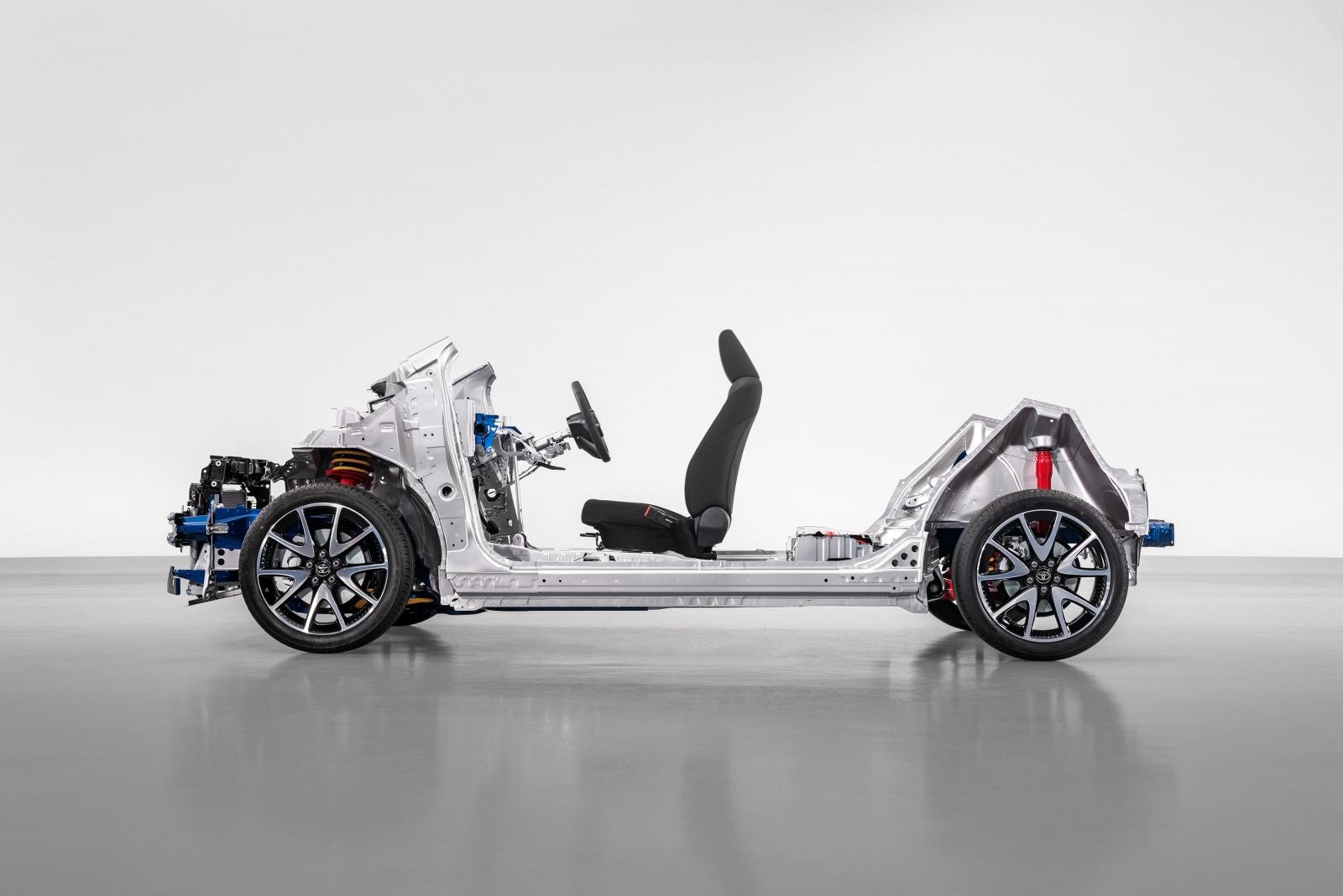 Toyota vyrobí svůj první elektromobil v Kolíně. Bude to SUV, nebo laciný mrňous?