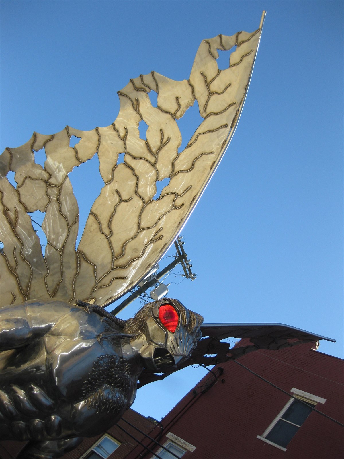 Mu Rmuring Mothman Moderní strašidla: Můří muž je poslem špatných zpráv