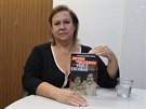 Victoria Henaová se svou knihou o životě s Pablem Escobarem. (28. června 2019)
