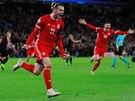 Gareth Bale z Walesu slaví svou trefu do sít Chorvatska v kvalifikaci na ME...
