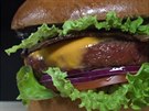Nestlé pichází s veganským slaninovým cheeseburgerem