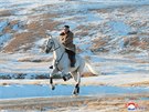 Severokorejský vůdce Kim Čong-un jede na bílém koni na nejvyšší hoře KLDR. (16....