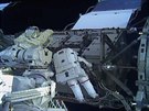 Americké astronautky Christina Kochová a Jessica Meirová se jako první ist...