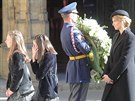 Ivana Gottová s dcerami doprovodila rakev s ostatky Karla Gotta do motolského...