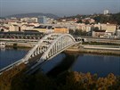 Pohled na Benev most v Ústí nad Labem ze stechy ústeckého krajského soudu....