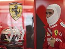 Charles Leclerc se chystá na trénink ped Velkou cenou Japonska formule 1.