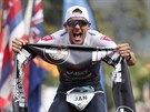 Jan Frodeno slaví triumf v závod Ironman na Havaji.