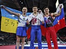 Ruský gymnasta Nikita Nagornyj ovládl víceboj na MS ve Stuttgartu, vpravo jeho...