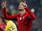 ÍSLO 700. Portugalský kapitán Cristiano Ronaldo se raduje z gólu v utkání s...