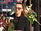 Hereka Alice Bendová na pohbu Petra Vlasáka (Praha, 14. íjna 2019)