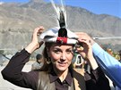 Vévodkyn Kate na návtv Pákistánu dostala tradiní kabát a klobouk (itrál,...