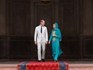 Princ William a vévodkyn Kate na návtv meity Bádháhí (Láhaur, 17. íjna...