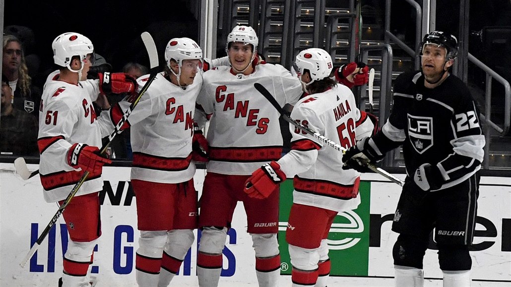 Perfektní spolupráce, užívá si Nečas NHL. S Mrázkem rekordně vítězí